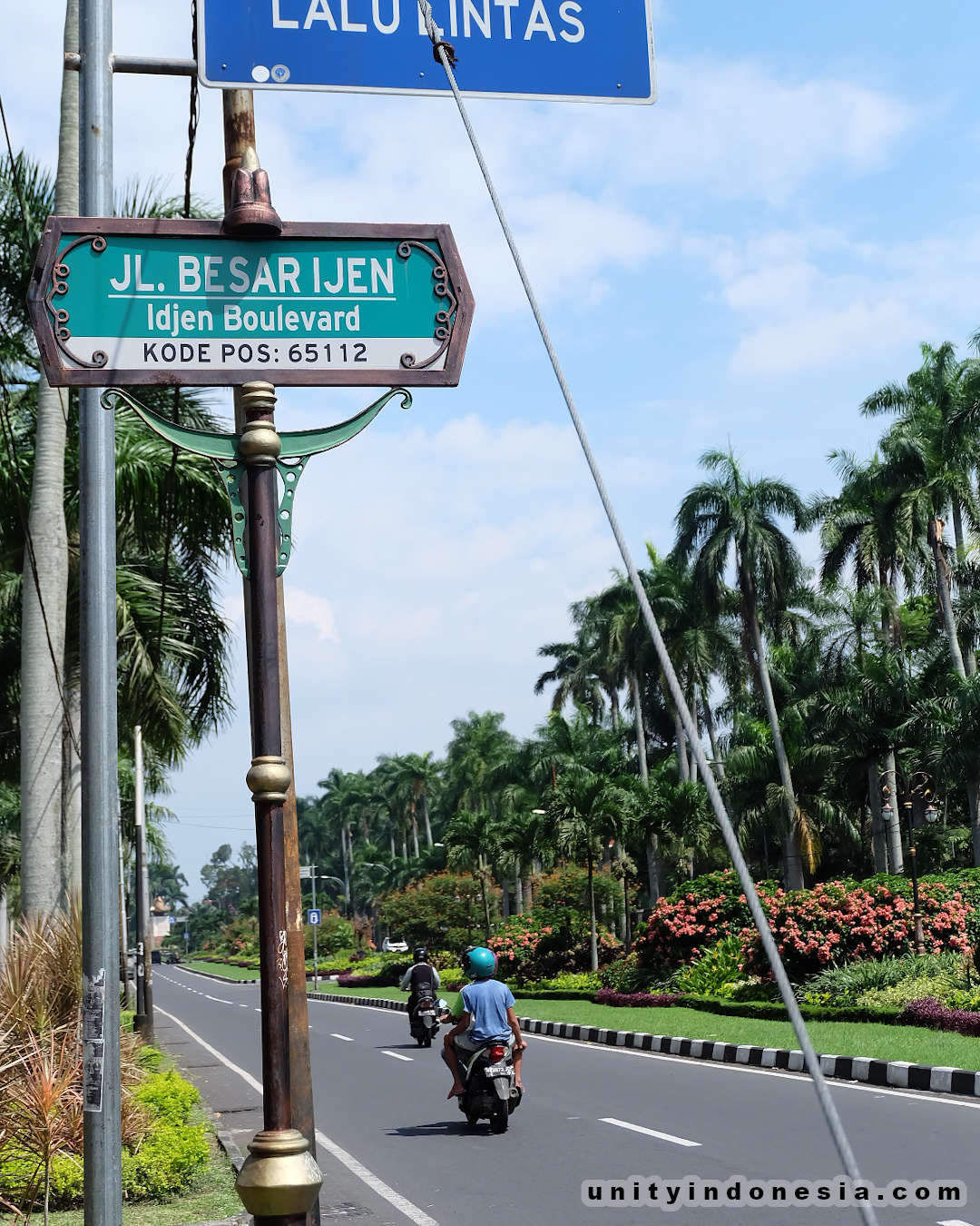 Road in Boulevard Ijen, Malang, Indonesia.