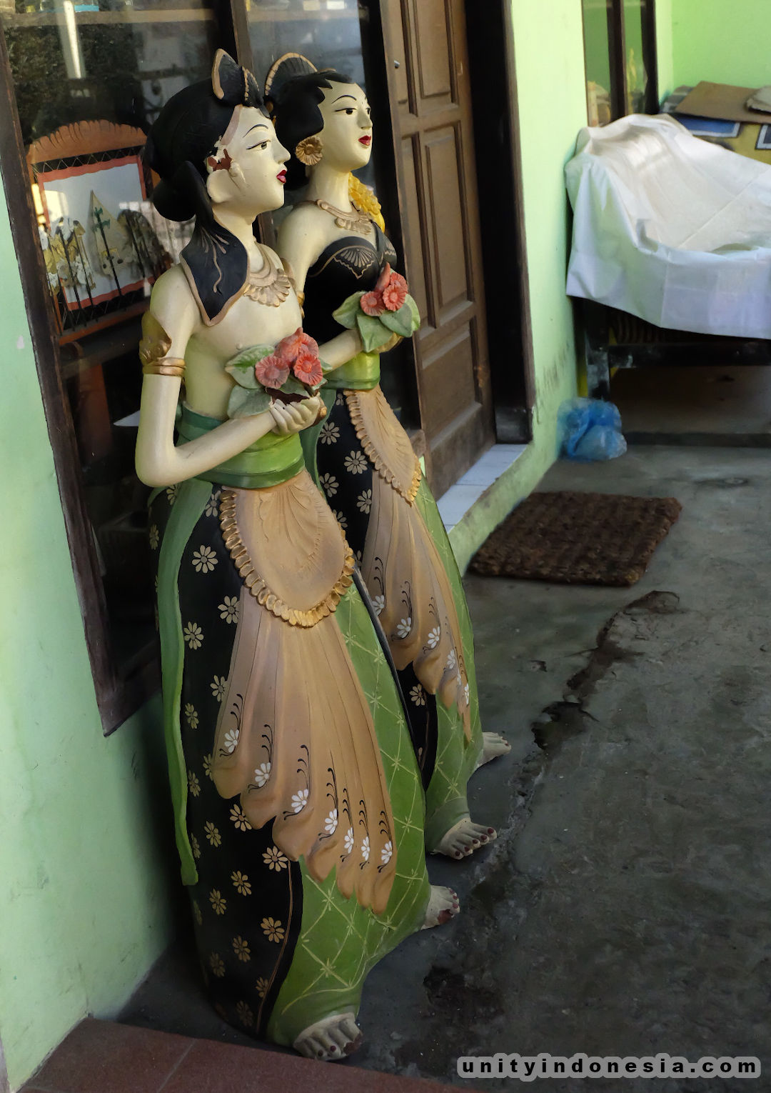 Indonesian pottery, statues of tall girls.