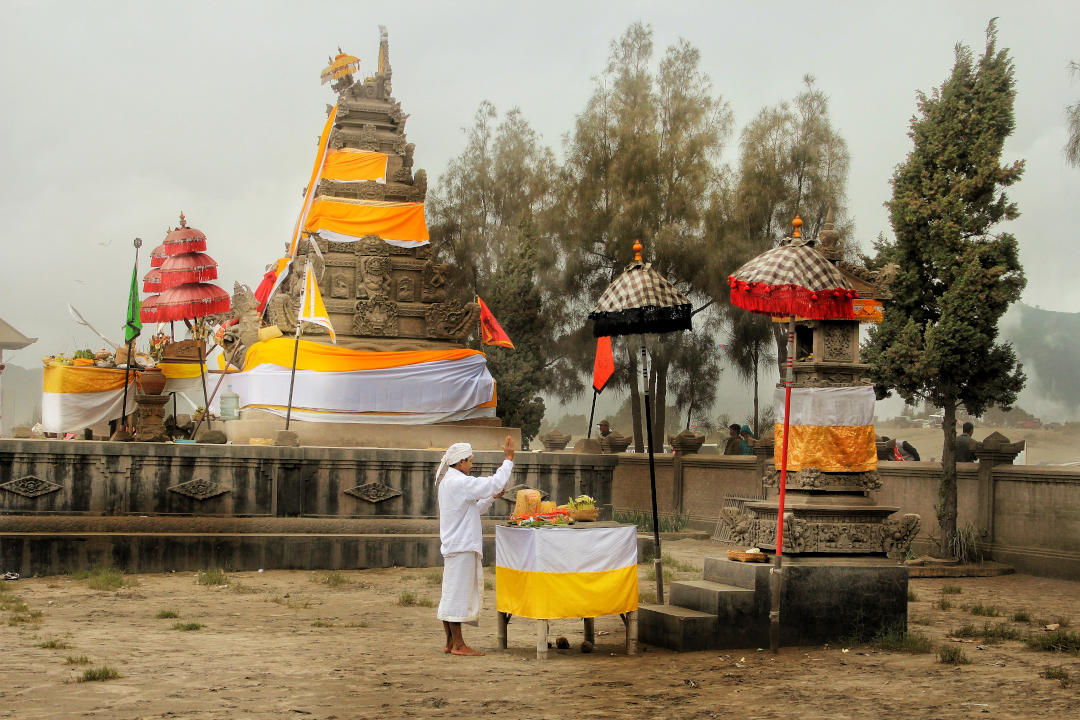 Ceremony of Yadnya Kasada on mount Bromo, taken by Putri Meibawati.