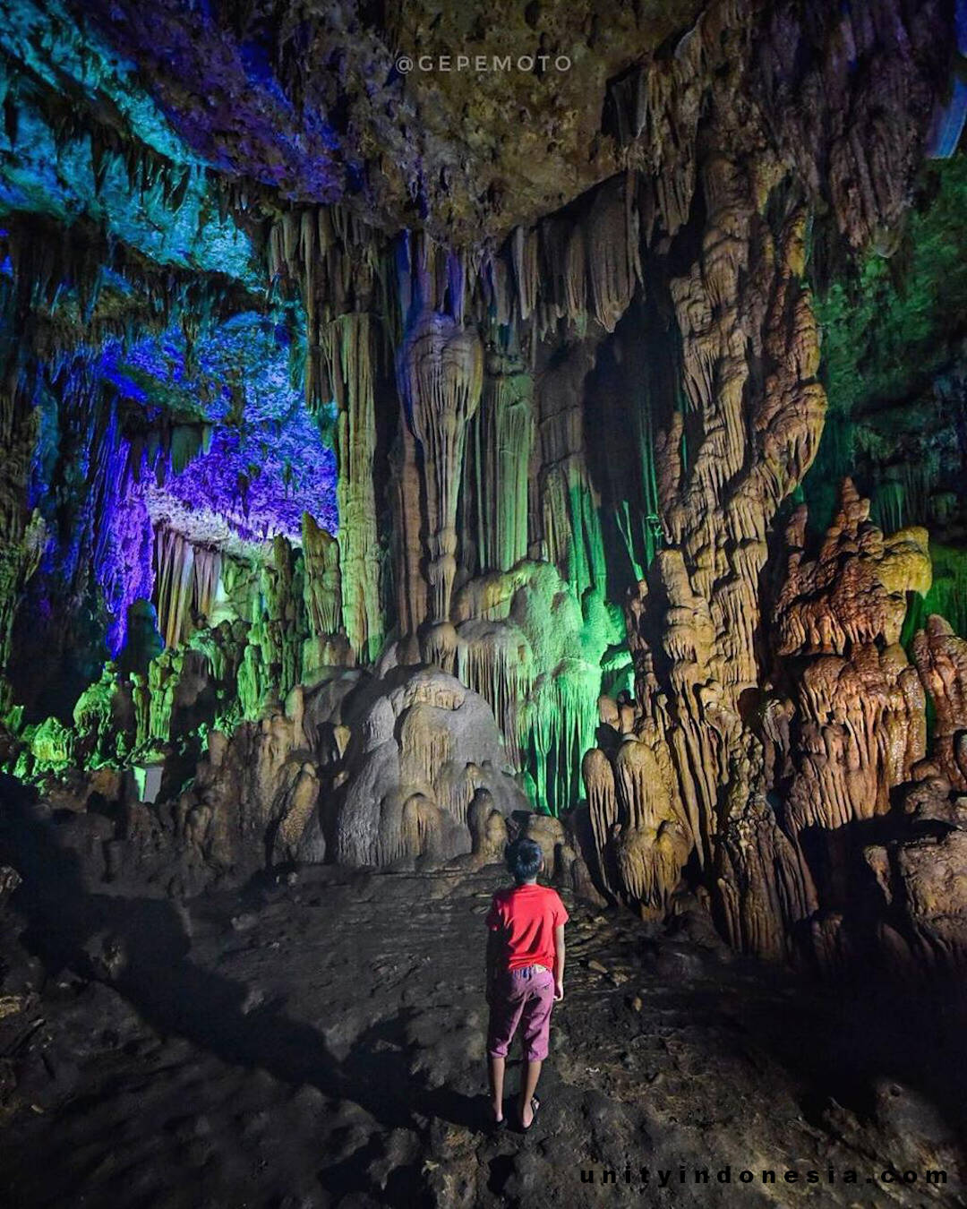 Exploring the Gong Cave. Courtesy of Gilang Permana: @gepemoto
